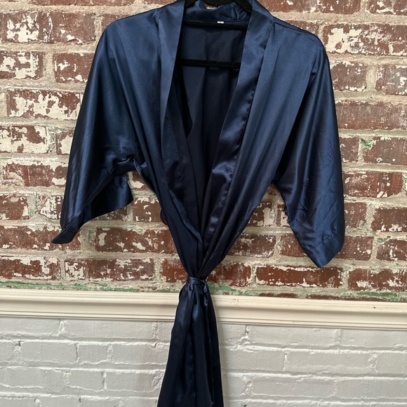 Silk robe - Picture 2 of 3